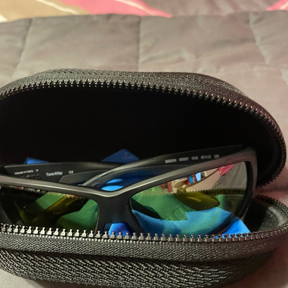 Costa Tuna Alley Sunglasses - Picture 2 of 5